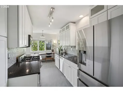 7533 NE Mason Street Portland OR 97218