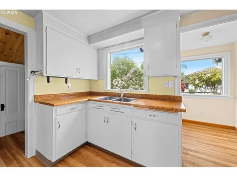 35242 Orchard Lane Astoria OR 97103