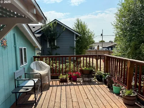669 N Baxter Street Coquille OR 97423