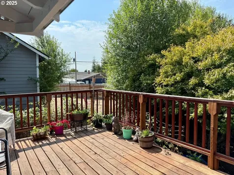 669 N Baxter Street Coquille OR 97423