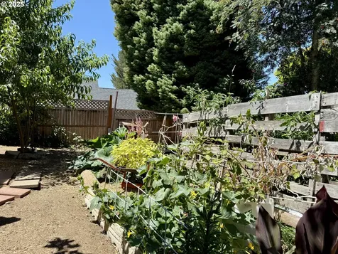 669 N Baxter Street Coquille OR 97423