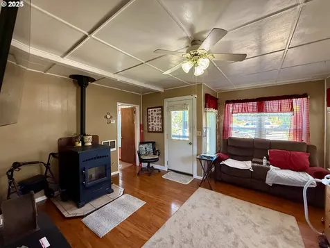 669 N Baxter Street Coquille OR 97423