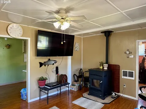 669 N Baxter Street Coquille OR 97423