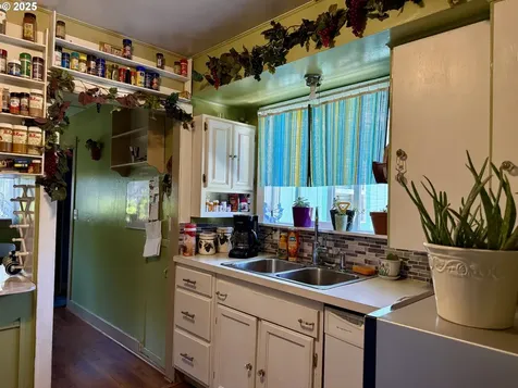 669 N Baxter Street Coquille OR 97423