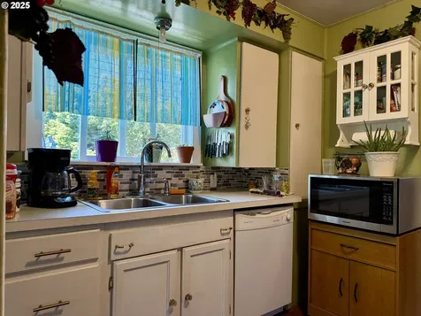 669 N Baxter Street Coquille OR 97423