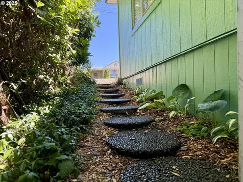 669 N Baxter Street Coquille OR 97423