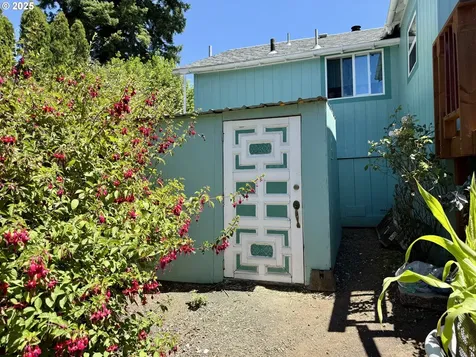 669 N Baxter Street Coquille OR 97423