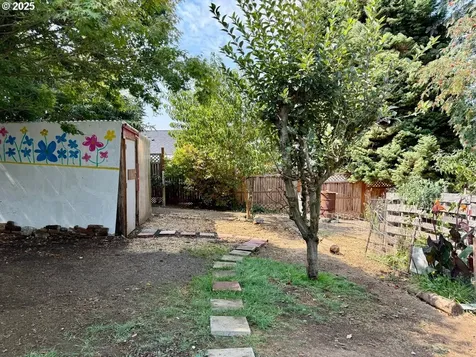 669 N Baxter Street Coquille OR 97423