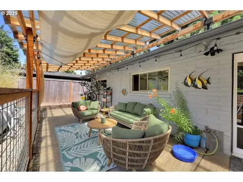 4588 W Hillside Drive Eugene OR 97405