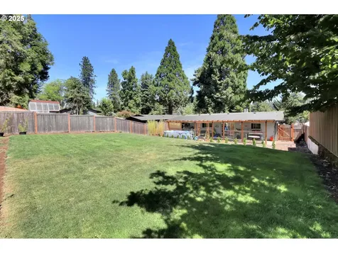 4588 W Hillside Drive Eugene OR 97405