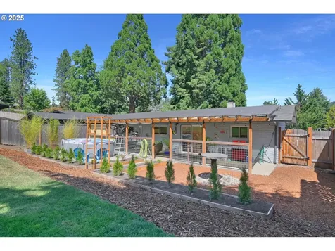 4588 W Hillside Drive Eugene OR 97405