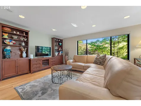 4200 SW 53rd Avenue Portland OR 97221