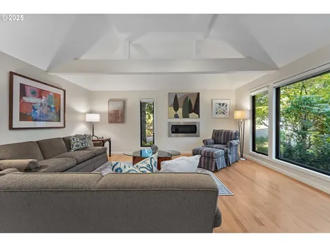 4200 SW 53rd Avenue Portland OR 97221