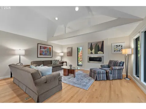 4200 SW 53rd Avenue Portland OR 97221