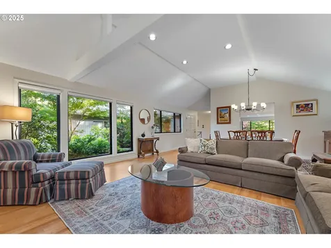 4200 SW 53rd Avenue Portland OR 97221