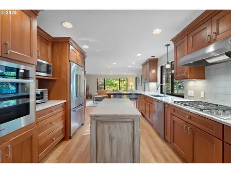 4200 SW 53rd Avenue Portland OR 97221