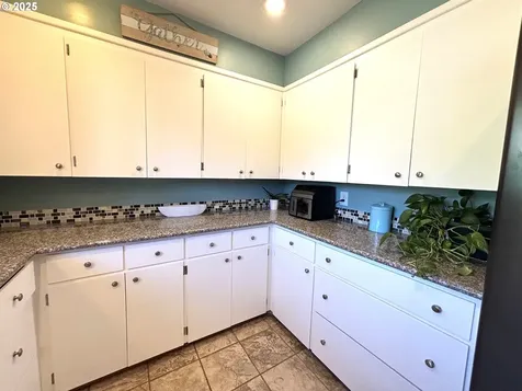 733 W Ballf Street Roseburg OR 97471