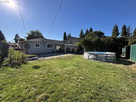 733 W Ballf Street Roseburg OR 97471