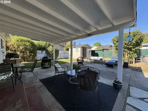 733 W Ballf Street Roseburg OR 97471