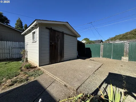 733 W Ballf Street Roseburg OR 97471