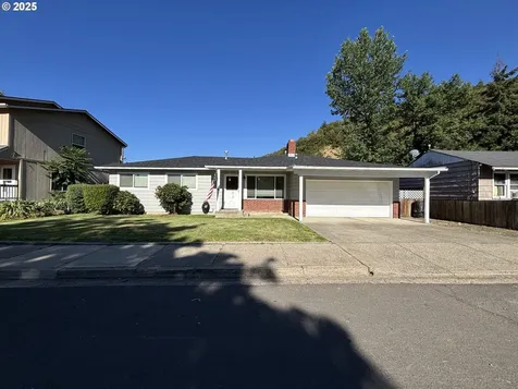 733 W Ballf Street Roseburg OR 97471