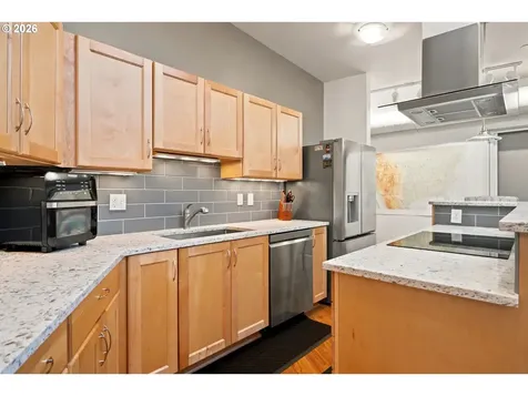 2803 E 9th Street Newberg OR 97132