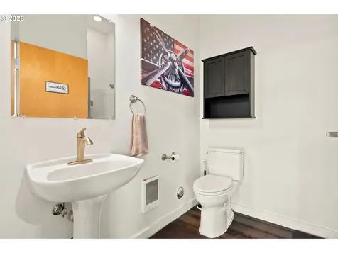 2803 E 9th Street Newberg OR 97132