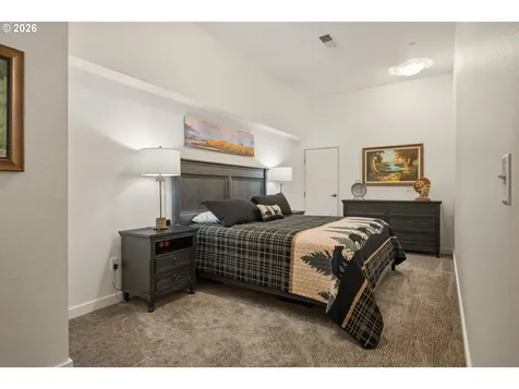 2803 E 9th Street Newberg OR 97132