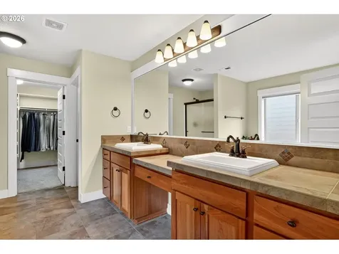 8254 SW 74th Avenue Portland OR 97223