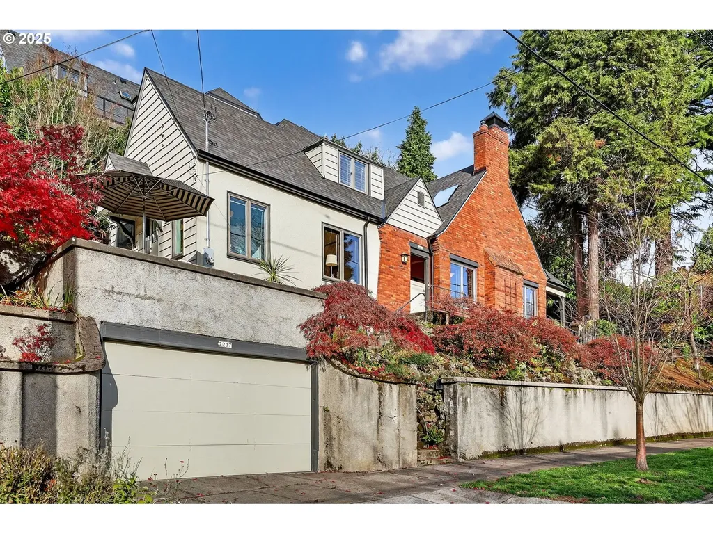 2207 NE Ridgewood Drive Portland OR 97212