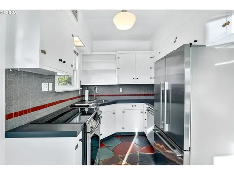 2207 NE Ridgewood Drive Portland OR 97212