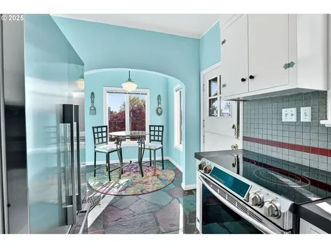 2207 NE Ridgewood Drive Portland OR 97212
