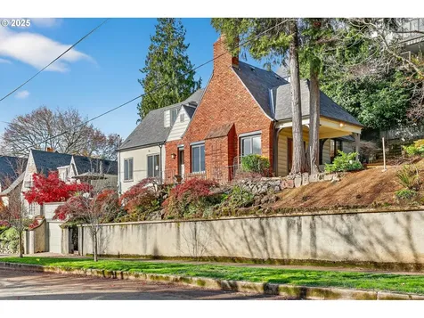 2207 NE Ridgewood Drive Portland OR 97212