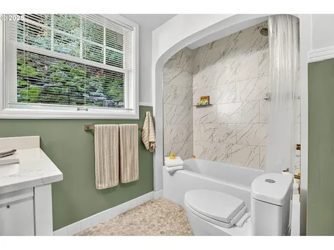 2207 NE Ridgewood Drive Portland OR 97212