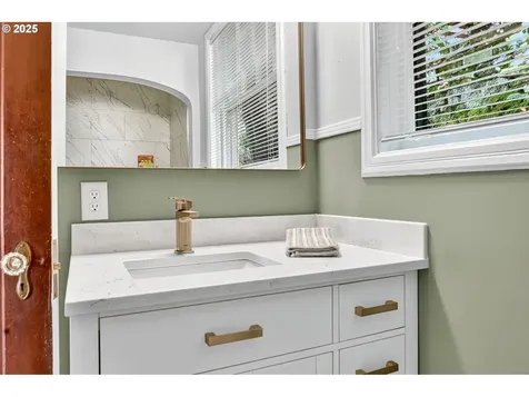 2207 NE Ridgewood Drive Portland OR 97212