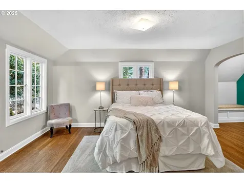 2207 NE Ridgewood Drive Portland OR 97212