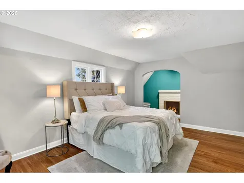 2207 NE Ridgewood Drive Portland OR 97212