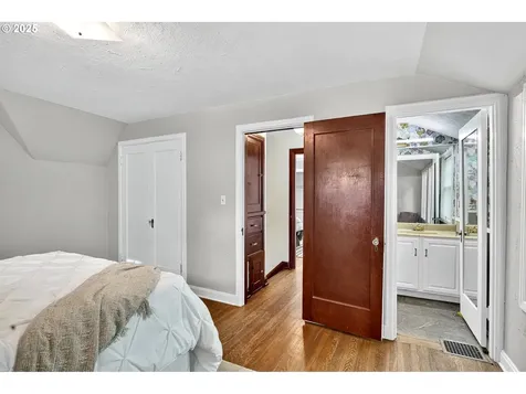 2207 NE Ridgewood Drive Portland OR 97212
