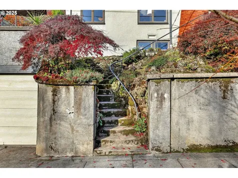 2207 NE Ridgewood Drive Portland OR 97212