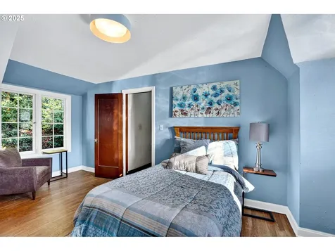 2207 NE Ridgewood Drive Portland OR 97212