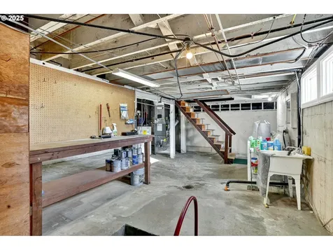 2207 NE Ridgewood Drive Portland OR 97212