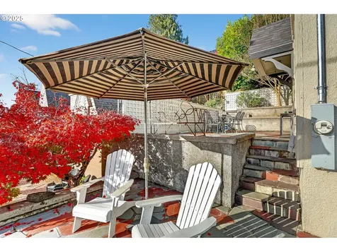 2207 NE Ridgewood Drive Portland OR 97212