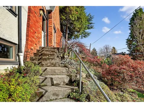 2207 NE Ridgewood Drive Portland OR 97212