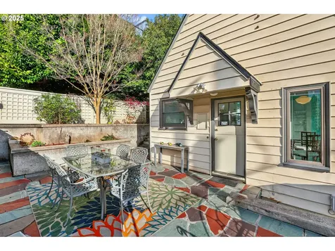 2207 NE Ridgewood Drive Portland OR 97212