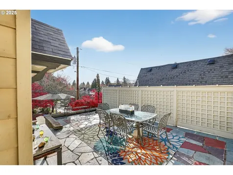2207 NE Ridgewood Drive Portland OR 97212