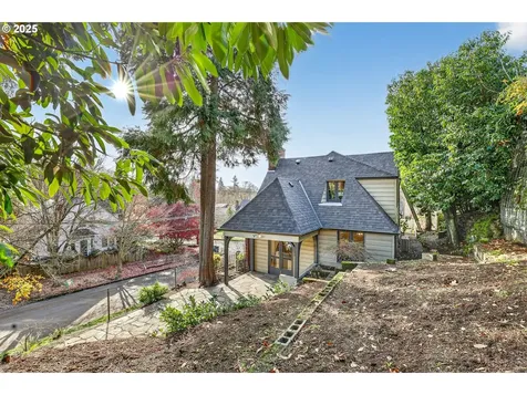 2207 NE Ridgewood Drive Portland OR 97212