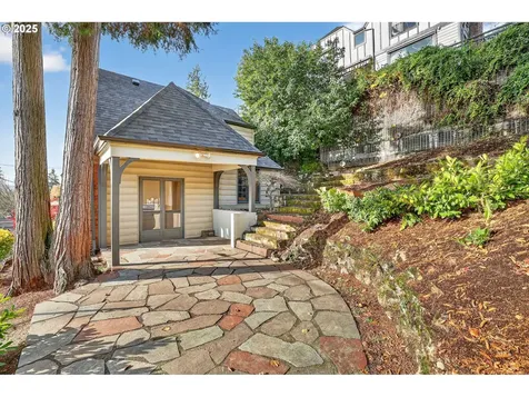 2207 NE Ridgewood Drive Portland OR 97212