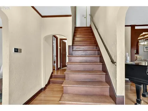 2207 NE Ridgewood Drive Portland OR 97212