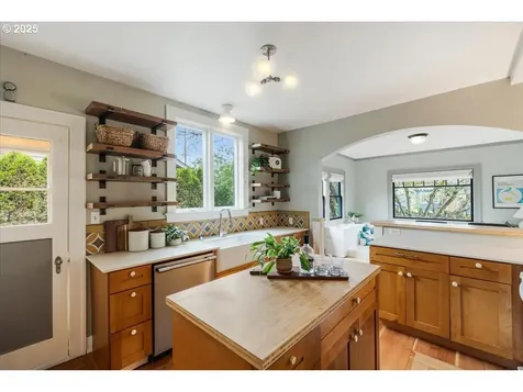 5625 N Greeley Avenue Portland OR 97217