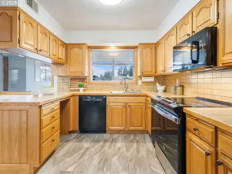 1864 N Country Club Drive Canby OR 97013